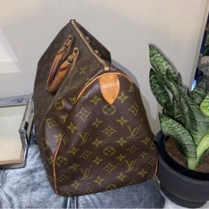 Authentic Louis Vuitton speedy 35